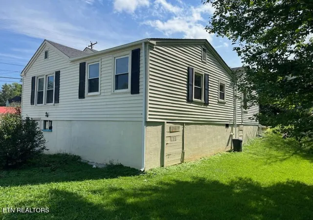 2nd image of 517 E Central Ave, La Follette, TN 37766 | MLS# 1352674