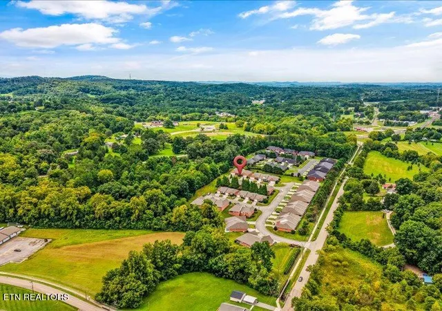 Listing Photo 2 - Condo for sale in building located at 212 Timbercreek Wy, Knoxville, TN 37924