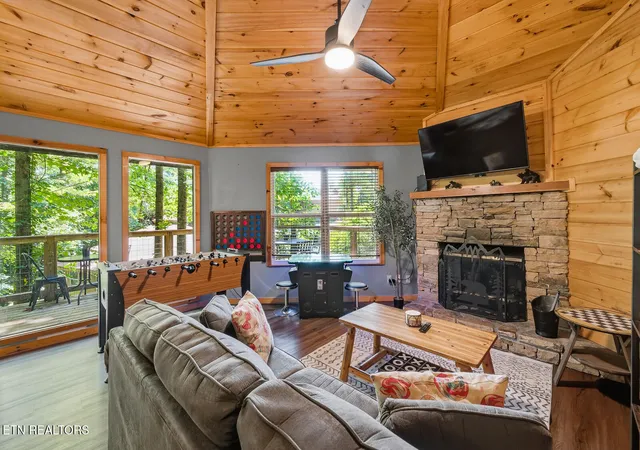 Photo 2 of Single family home for sale at 707 Maple Ct, Gatlinburg, TN 37738 | MLS# 1352876 | Listing updated on 2026-09-08