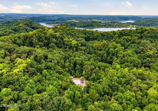 32nd image of 4287 Cub Dr, Louisville, TN 37777 | MLS# 1352669