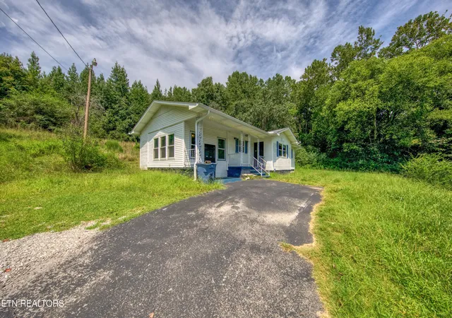 Photo 2 of Sale Pending at 1751 Hubbard Rd, Loudon, TN 37774 | MLS# 1352892 | Listing updated on 2026-09-12