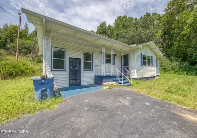 Photo 3 of Sale Pending at 1751 Hubbard Rd, Loudon, TN 37774 | MLS# 1352892 | Listing updated on 2026-09-12