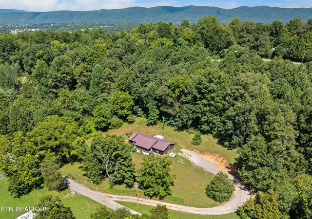 Photo 3 of Single family home for sale at 187 Vinsant Hollow Ln, Jacksboro, TN 37757 | MLS# 1352732 | Listing updated on 2026-08-21