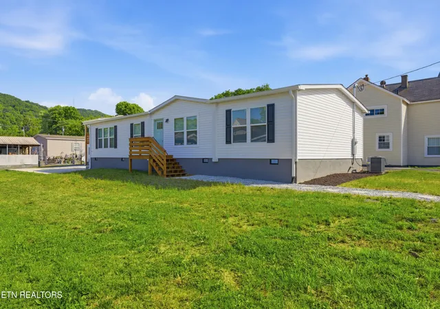 1st image of 725 Siluria St, Harriman, TN 37748 | MLS# 1352712