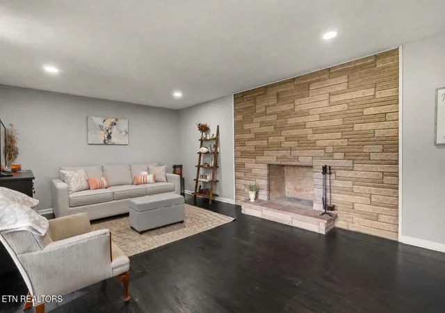 Photo 3 of Single family home for sale at 913 W Beaver Creek Dr, Powell, TN 37849 | MLS# 1352776 | Listing updated on 2026-10-07