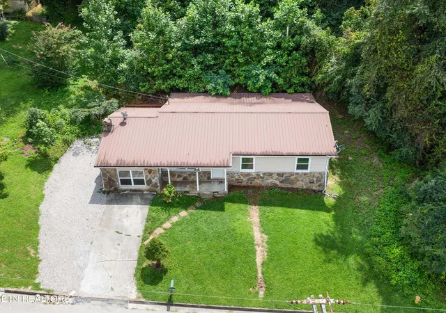 39th image of 232 E Robbins St, Jellico, TN 37762 | MLS# 1352736