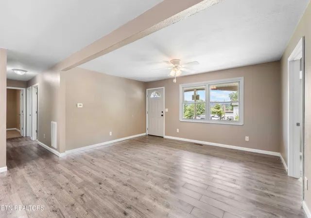 Photo 3 of Single family home for sale at 232 E Robbins St, Jellico, TN 37762 | MLS# 1352736 | Listing updated on 2026-09-15