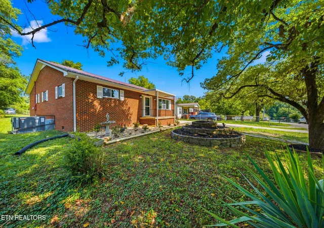 Photo 2 of Single family home for sale at 110 Vann Dr, Harriman, TN 37748 | MLS# 1353228 | Listing updated on 2026-09-16