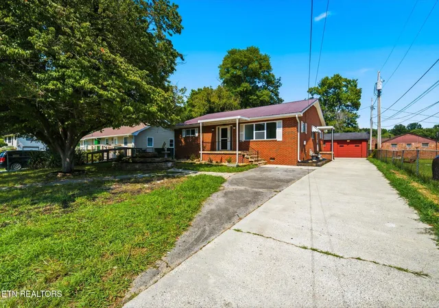 Photo 3 of Single family home for sale at 110 Vann Dr, Harriman, TN 37748 | MLS# 1353228 | Listing updated on 2026-09-16