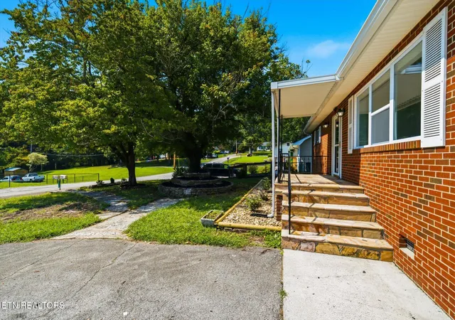 Photo 3 of Single family home for sale at 110 Vann Dr, Harriman, TN 37748 | MLS# 1353228 | Listing updated on 2026-10-03