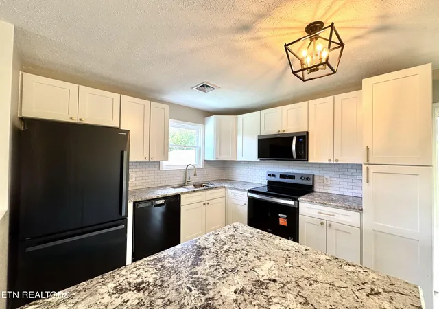 3rd image of 146 Silver Cloud Cir, Newport, TN 37821 | MLS# 1352733