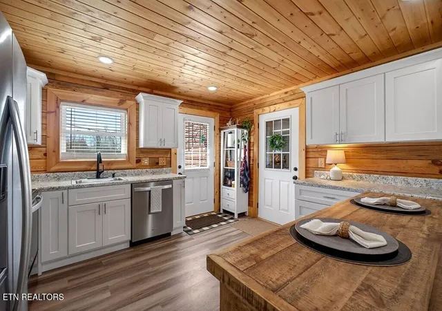 Photo 3 of Single family home for sale at 108 Crestview Ln, Livingston, TN 38570 | MLS# 1352771 | Listing updated on 2026-09-09