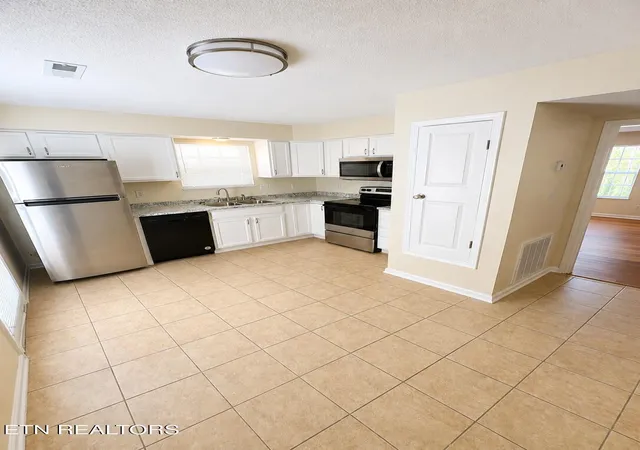 Photo 3 of Sale Pending at 4753 Scepter Wy, Knoxville, TN 37912 | MLS# 1352775 | Listing updated on 2026-08-25