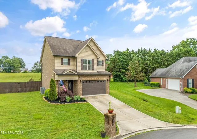 Photo 3 of Sale Pending at 1017 Brighton Dr, Alcoa, TN 37701 | MLS# 1352873 | Listing updated on 2026-09-20