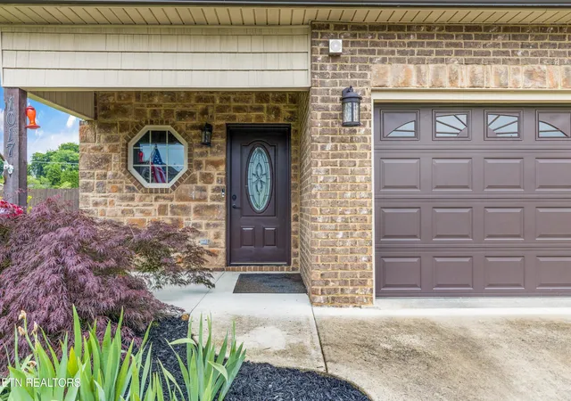 Photo 4 of Sale Pending at 1017 Brighton Dr, Alcoa, TN 37701 | MLS# 1352873 | Listing updated on 2026-09-20