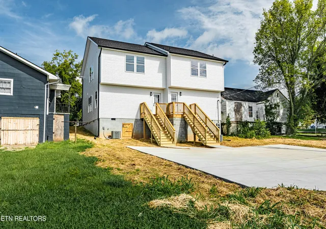 Photo 3 of Multi family home for sale at 2350 Parkview Ave, Knoxville, TN 37917 | MLS# 1352816 | Listing updated on 2026-09-18