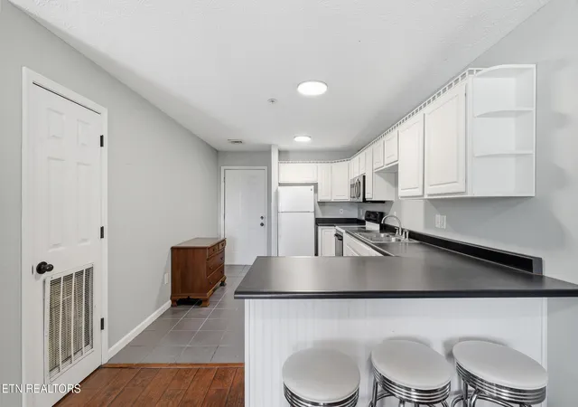 Listing Photo 5 - Condo for sale in building located at 412 Sir Keegan Wy, Knoxville, TN 37916