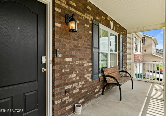 2nd image of 1805 Point Wood Dr, Knoxville, TN 37920 | MLS# 1352839