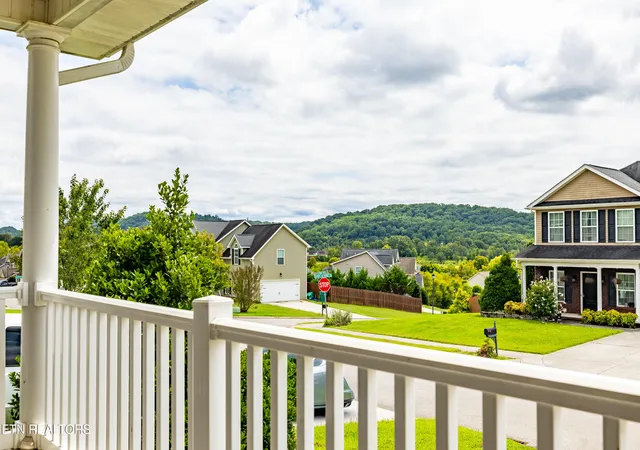 3rd image of 1805 Point Wood Dr, Knoxville, TN 37920 | MLS# 1352839