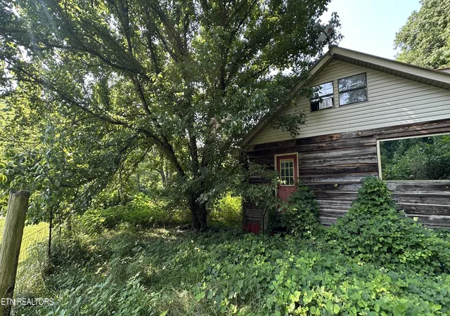 Photo 3 of Single family home for sale at 419 Ashe Cabin Hollow Rd, Harriman, TN 37748 | MLS# 1353079 | Listing updated on 2026-09-13