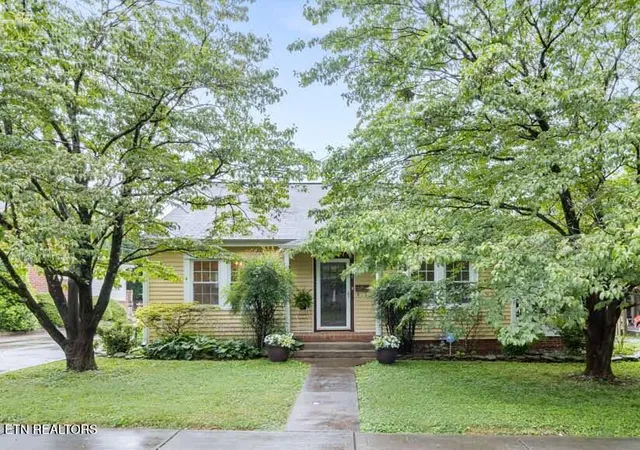 1st image of 214 Broad St, Sweetwater, TN 37874 | MLS# 1352805