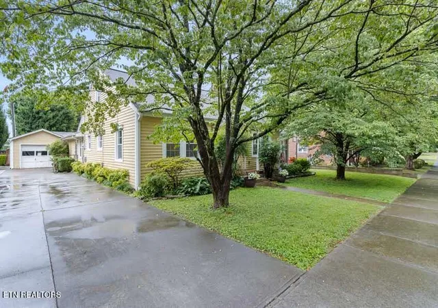3rd image of 214 Broad St, Sweetwater, TN 37874 | MLS# 1352805