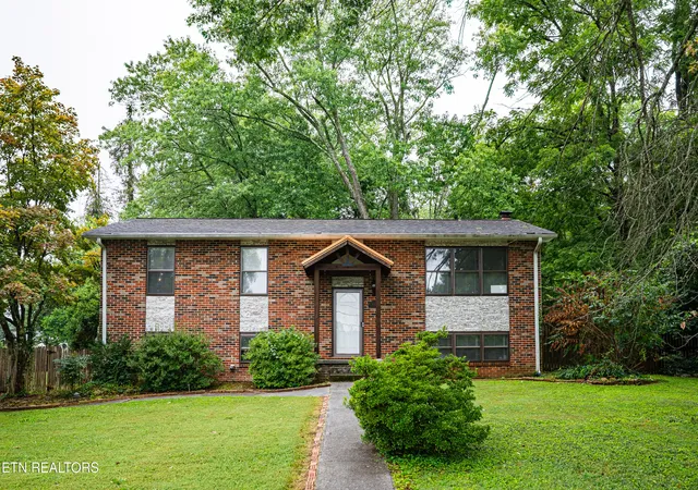 Photo 1 of Single family home for sale at 1217 April Dr, Knoxville, TN 37919 | MLS# 1353056 | Listing updated on 2026-09-06