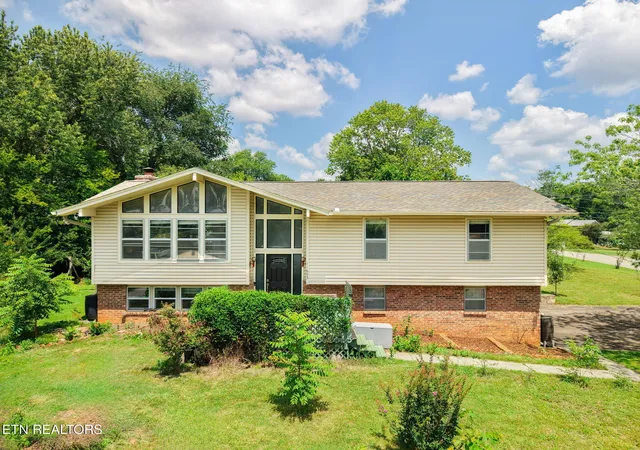 Photo 1 of Single family home for sale at 11605 Foxford Dr, Knoxville, TN 37934 | MLS# 1352932 | Listing updated on 2026-09-11