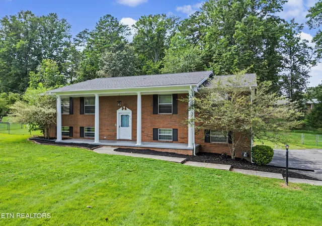Photo 2 of Sale Pending at 7700 Bridgette Cir, Knoxville, TN 37920 | MLS# 1353784 | Listing updated on 2026-09-07
