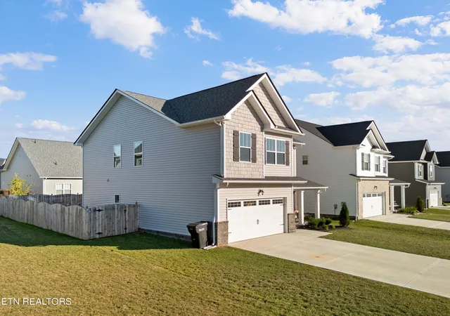 Photo 2 of Sale Pending at 2733 Farmhouse Dr, Maryville, TN 37803 | MLS# 1352845 | Listing updated on 2026-08-27