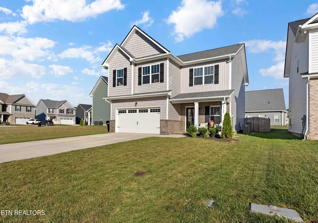 Photo 3 of Sale Pending at 2733 Farmhouse Dr, Maryville, TN 37803 | MLS# 1352845 | Listing updated on 2026-08-27