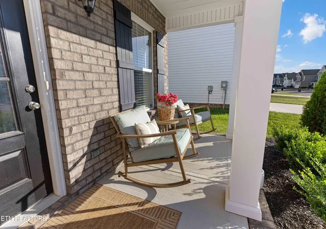 Photo 4 of Sale Pending at 2733 Farmhouse Dr, Maryville, TN 37803 | MLS# 1352845 | Listing updated on 2026-08-27