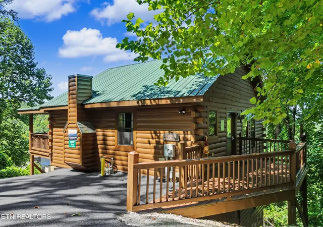 Photo 1 of Single family home for sale at 513 Parsons Branch Wy, Gatlinburg, TN 37738 | MLS# 1353244 | Listing updated on 2026-08-27