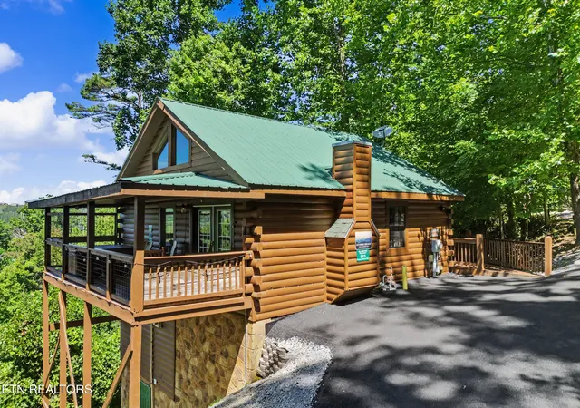 Photo 2 of Single family home for sale at 513 Parsons Branch Wy, Gatlinburg, TN 37738 | MLS# 1353244 | Listing updated on 2026-08-27