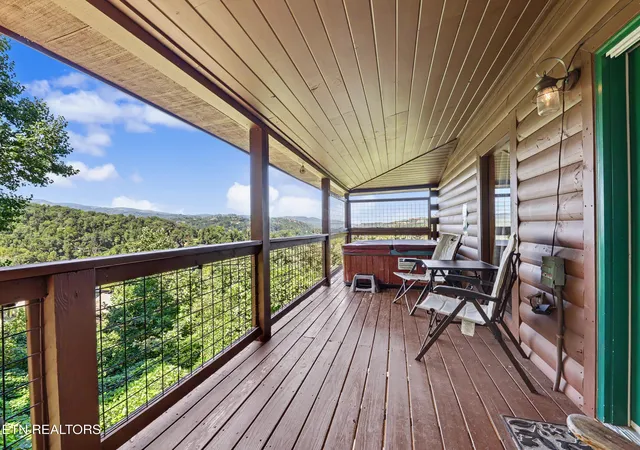 Photo 3 of Single family home for sale at 513 Parsons Branch Wy, Gatlinburg, TN 37738 | MLS# 1353244 | Listing updated on 2026-08-27