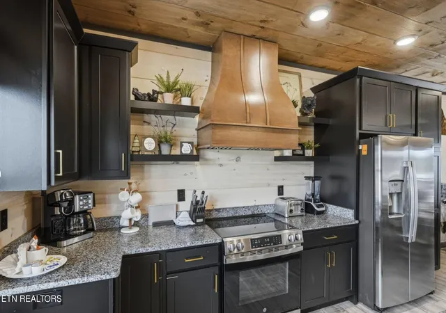 Photo 3 of Single family home for sale at 1320 Wildhorse Ridge Wy, Sevierville, TN 37862 | MLS# 1353020 | Listing updated on 2026-09-12