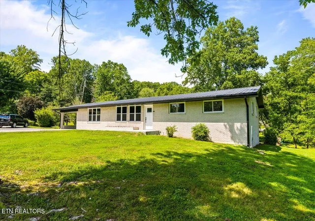 3rd image of 110 Skyline Dr, Oneida, TN 37841 | MLS# 1352867