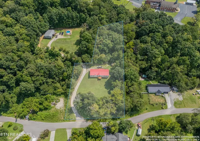 Photo 4 of Sale Pending at 338 Old Clear Branch Ln, Rocky Top, TN 37769 | MLS# 1353163 | Listing updated on 2026-08-29