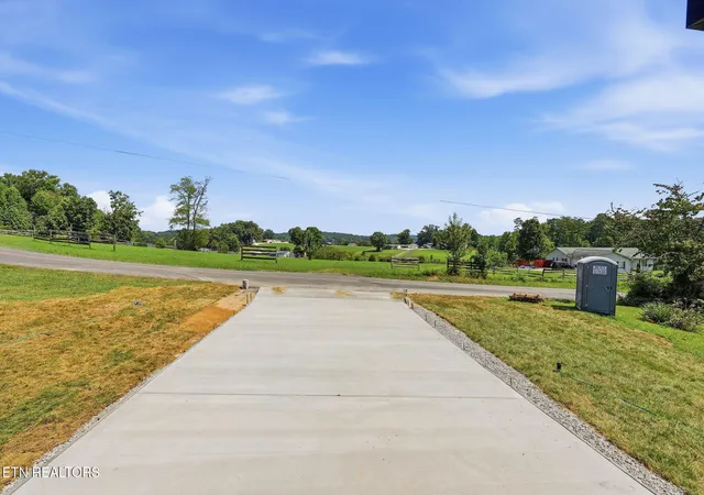 Photo 3 of Single family home for sale at 207 Long Hollow Rd, Clinton, TN 37716 | MLS# 1353053 | Listing updated on 2026-09-24
