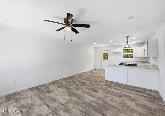 Photo 4 of Single family home for sale at 207 Long Hollow Rd, Clinton, TN 37716 | MLS# 1353053 | Listing updated on 2026-09-24