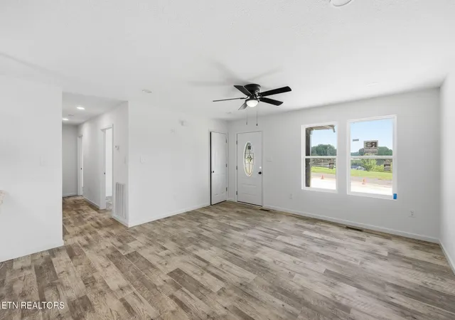 Photo 3 of Single family home for sale at 207 Long Hollow Rd, Clinton, TN 37716 | MLS# 1353053 | Listing updated on 2026-09-24