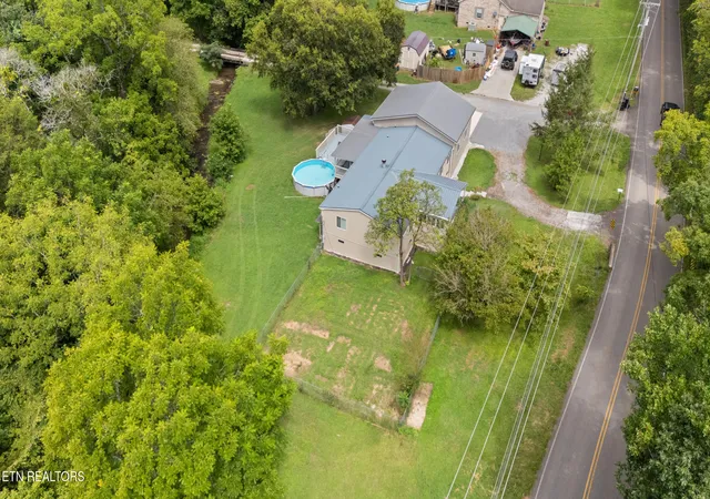 Photo 3 of Sale Pending at 2125 Ellistown Rd, Knoxville, TN 37924 | MLS# 1352875 | Listing updated on 2026-10-02