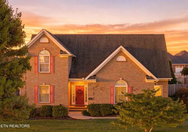 Photo 2 of Single family home for sale at 292 Leeward Wy, Lenoir City, TN 37772 | MLS# 1353129 | Listing updated on 2026-09-19