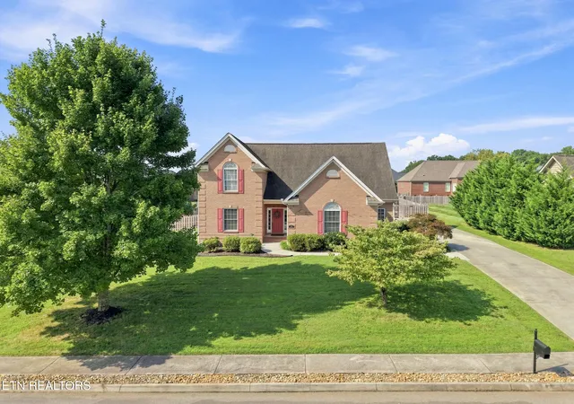 Photo 1 of Single family home for sale at 292 Leeward Wy, Lenoir City, TN 37772 | MLS# 1353129 | Listing updated on 2026-09-19
