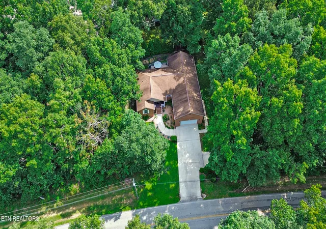 Photo 2 of Single family home for sale at 227 Saint George Dr, Crossville, TN 38558 | MLS# 1352888 | Listing updated on 2026-09-14