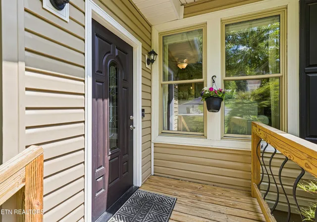 Photo 4 of Sale Pending at 120 Cogdill Rd, Knoxville, TN 37922 | MLS# 1353437 | Listing updated on 2026-09-01