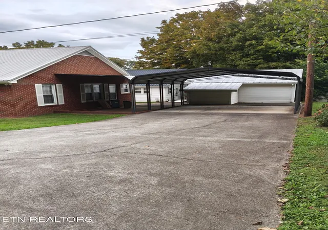 Photo 3 of Sale Pending at 615 Wharf St, Loudon, TN 37774 | MLS# 1352976 | Listing updated on 2026-09-04
