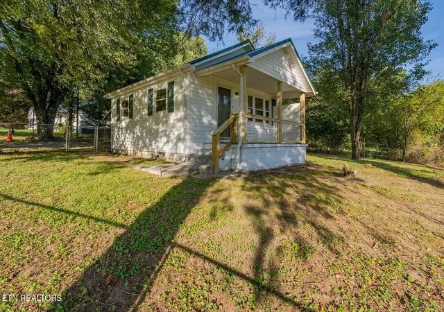 Photo 2 of Single family home for sale at 919 Kentucky St, Oliver Springs, TN 37840 | MLS# 1353007 | Listing updated on 2026-10-01