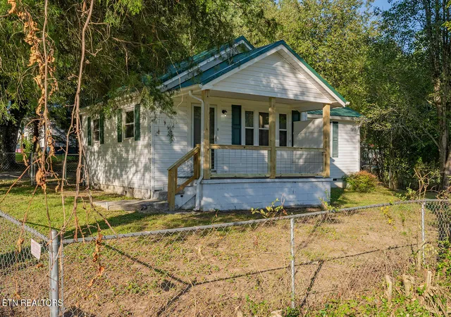 Photo 3 of Single family home for sale at 919 Kentucky St, Oliver Springs, TN 37840 | MLS# 1353007 | Listing updated on 2026-10-01