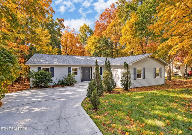Single family home for sale at 318 Lakeview Dr, Crossville, TN 38558 | MLS# 1353456